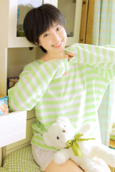 大爷公交上强吻女孩